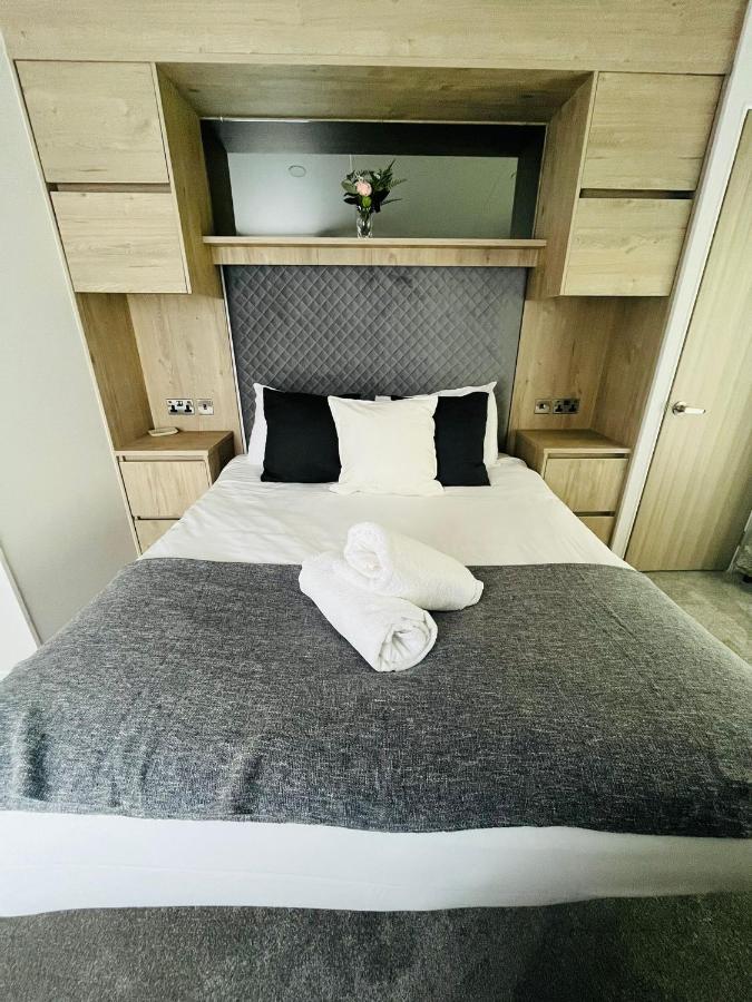 יורק Fir Tree Lodge With Hot Tub מראה חיצוני תמונה