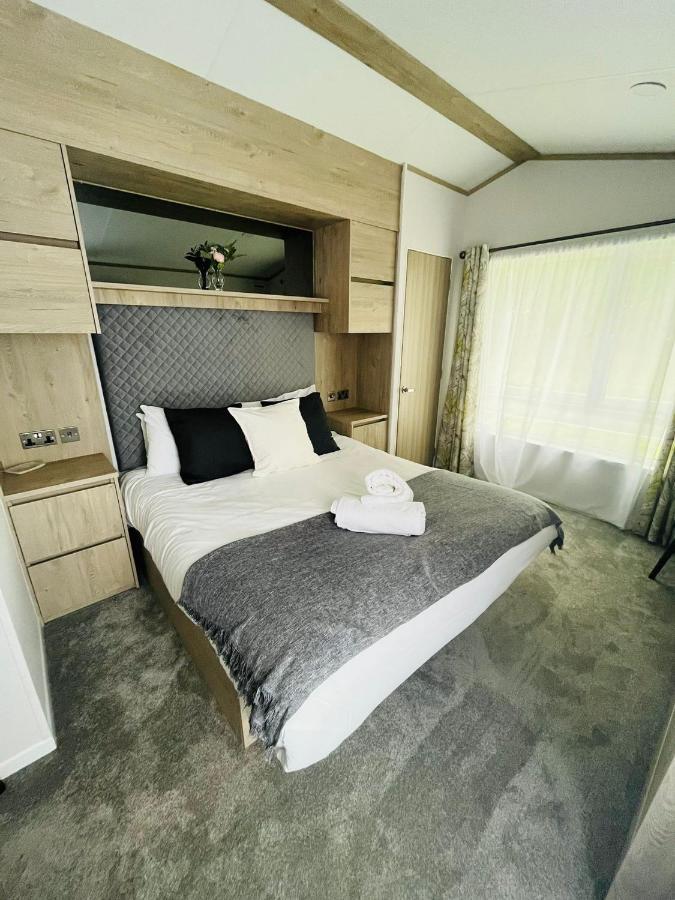 יורק Fir Tree Lodge With Hot Tub מראה חיצוני תמונה