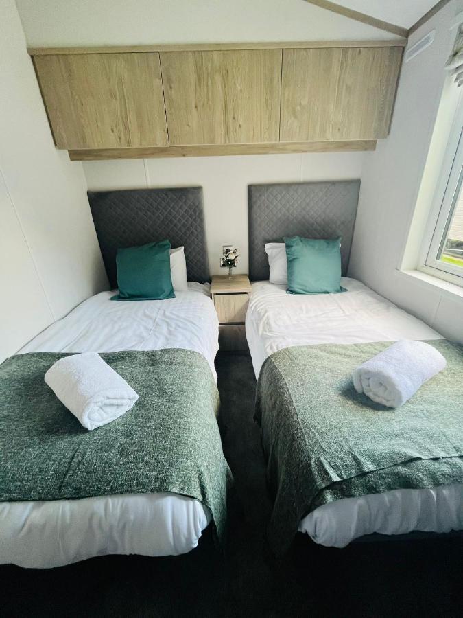 יורק Fir Tree Lodge With Hot Tub מראה חיצוני תמונה
