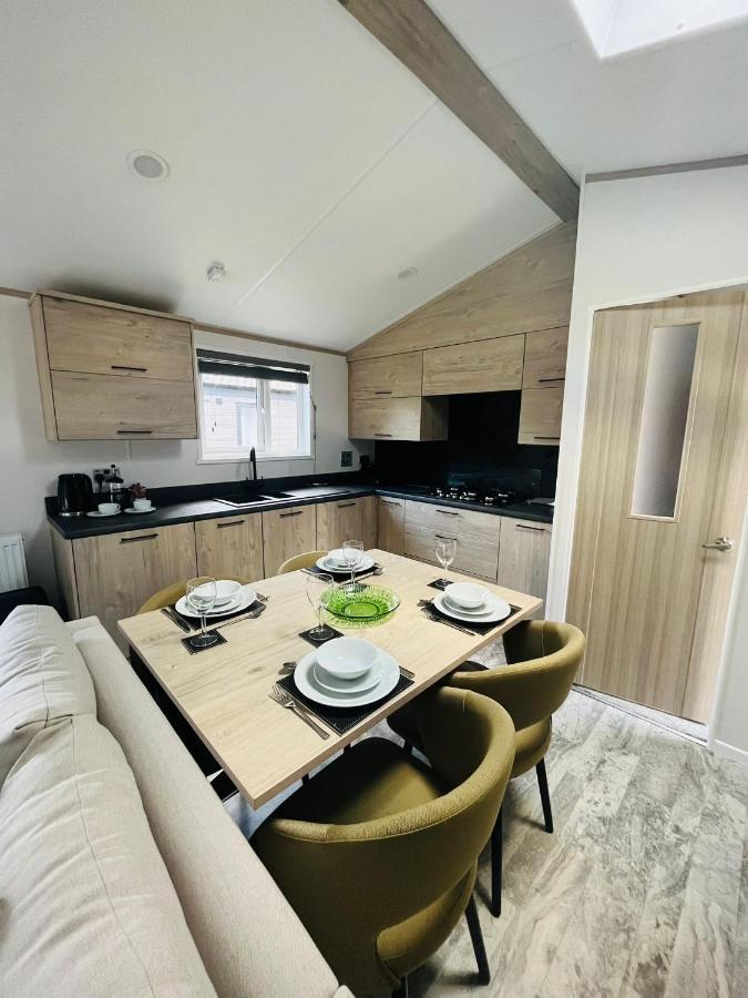 יורק Fir Tree Lodge With Hot Tub מראה חיצוני תמונה