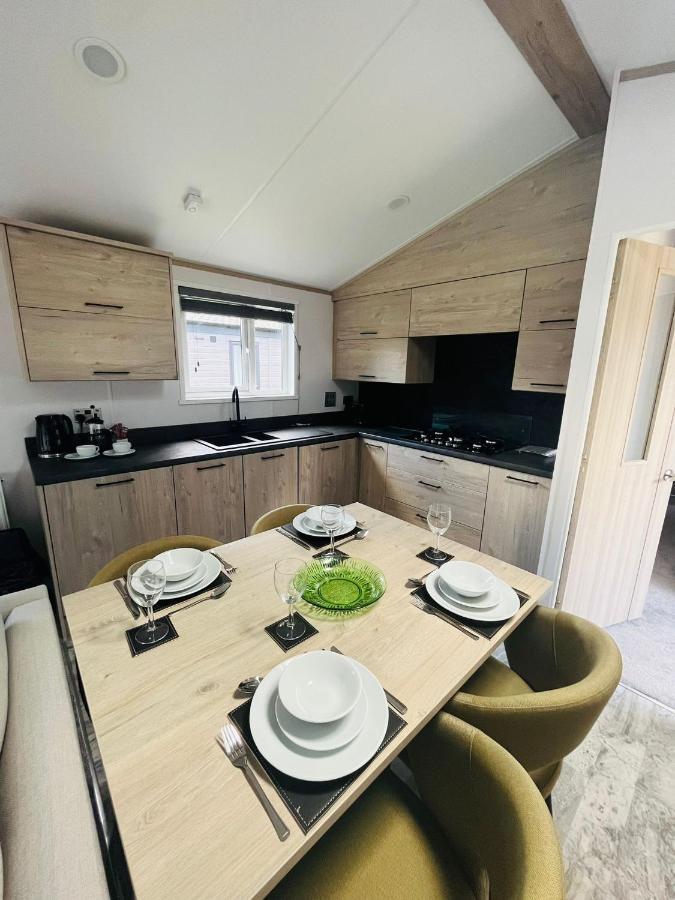 יורק Fir Tree Lodge With Hot Tub מראה חיצוני תמונה