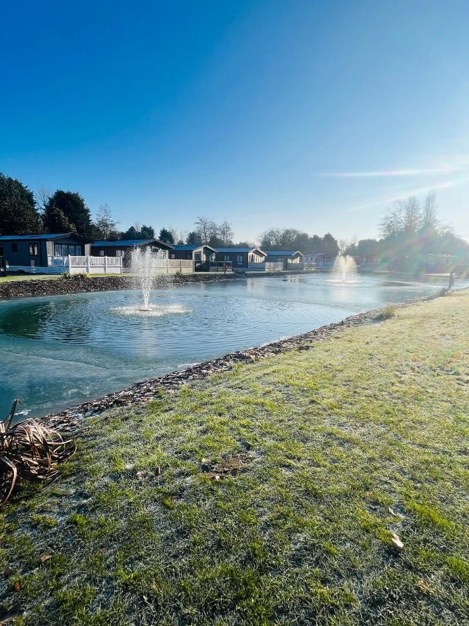 יורק Fir Tree Lodge With Hot Tub מראה חיצוני תמונה